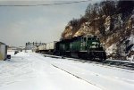 Intermodal rolls east through Hoffman